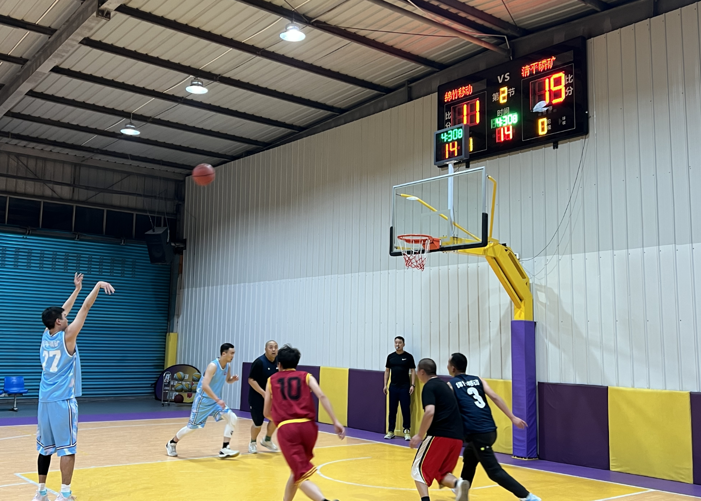 公司與綿竹移動開展籃球友誼賽